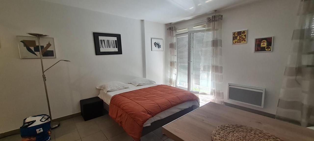 Apartamento Beau Studio Tout Confort Au Calme Avec Parking . Villeurbanne Exterior foto